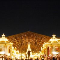 ディズニーランドのパートナー像